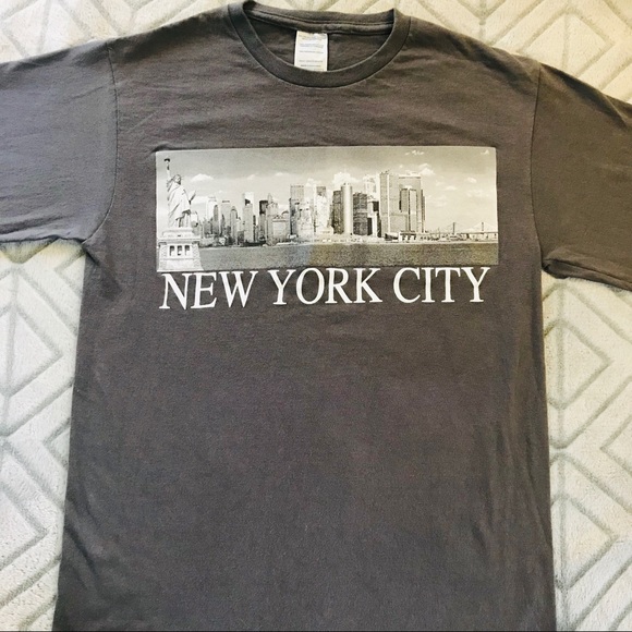 3/$25 New York City Skyline Graphic T-shirt Unisex Small Gray - Picture 3 of 6